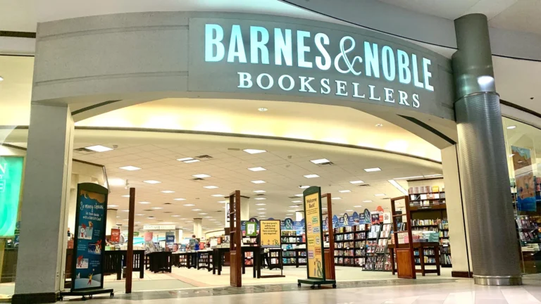 Between Kiss and Pain by Anișoara Laura Mustețiu included in Barnes & Noble’s selection in the USA