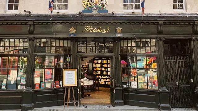 Between Kiss and Pain by Anișoara Laura Mustețiu at the royal Hatchards bookstore in London